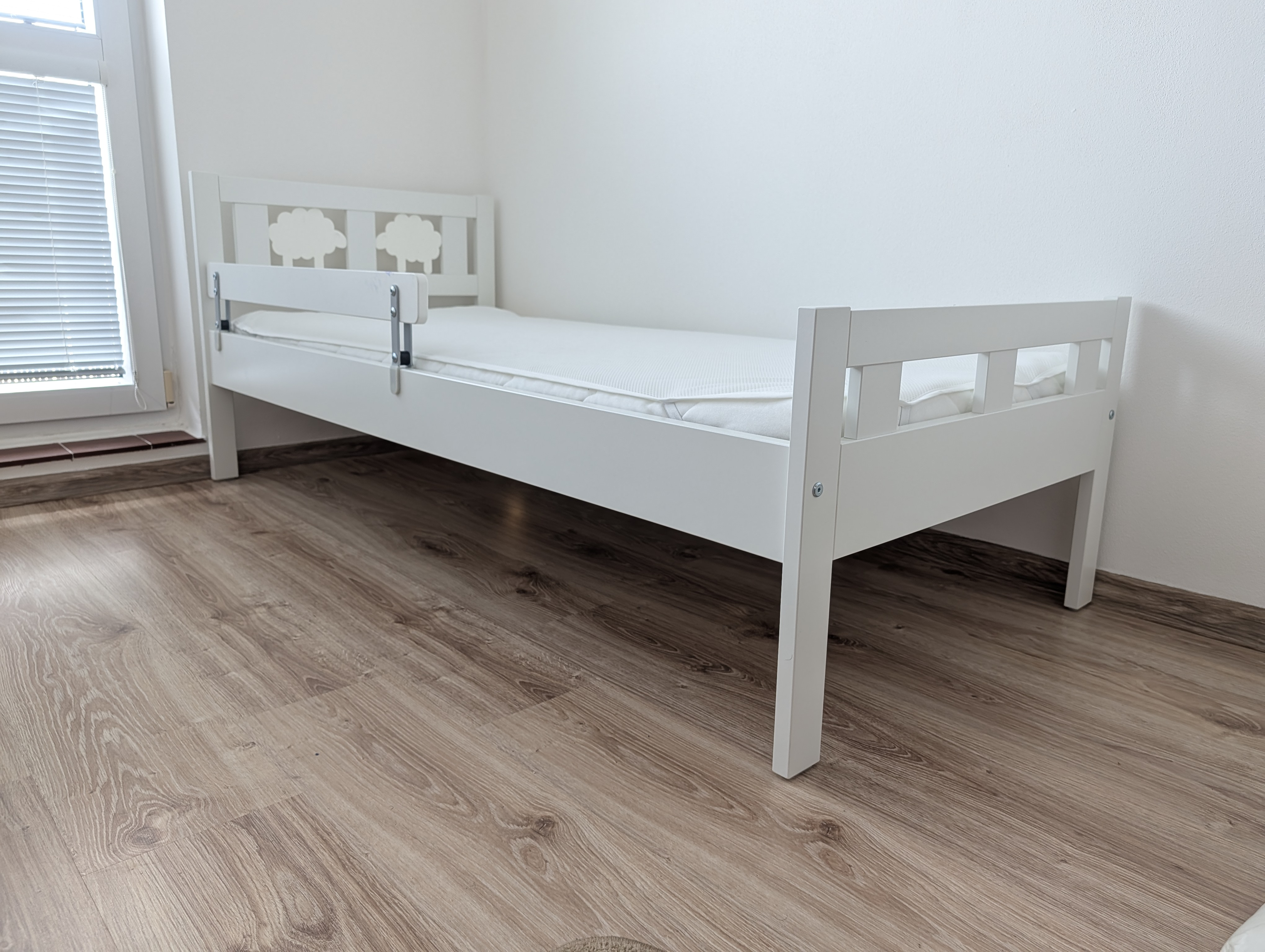 KRITTER children's bed + UNDERLIG foam mattress (free waterproof mattress protector)